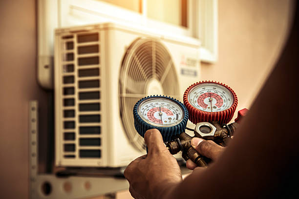 Professional Hvac technician working in Atlas, MI